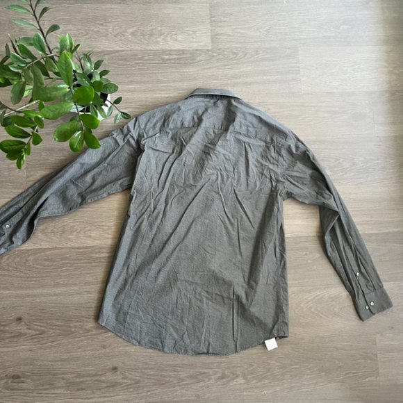 Calvin Klein Grey Pattern Button-Down "Regular Fit Non-Iron" Cotton Dress Shirt - Picture 13 of 14